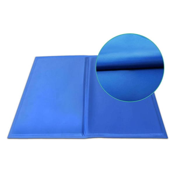 Close up of the centre fold on the blue Dog Cooling Mat Medium