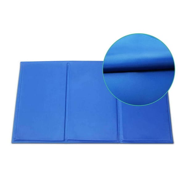 Close up of the panel fold on the blue Dog Cooling Mat XL